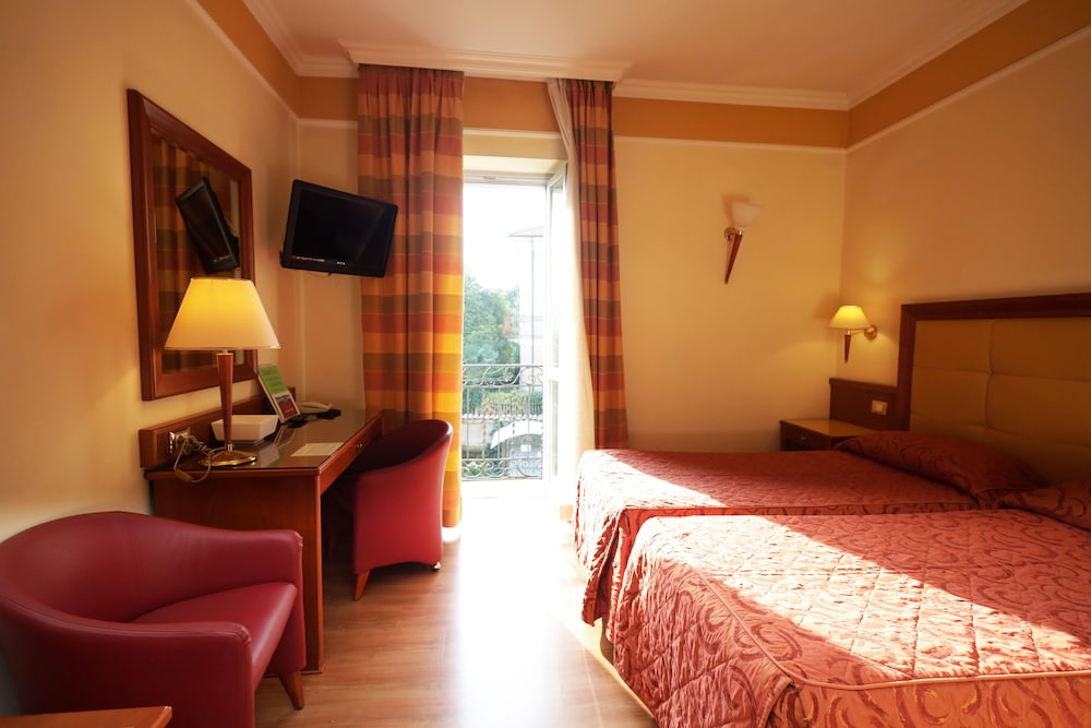 Classic Double or Twin Room - Photo 2