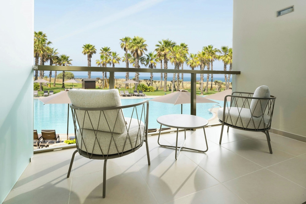 Deluxe Room, 1 King Bed, Balcony, Pool View - Photo 4