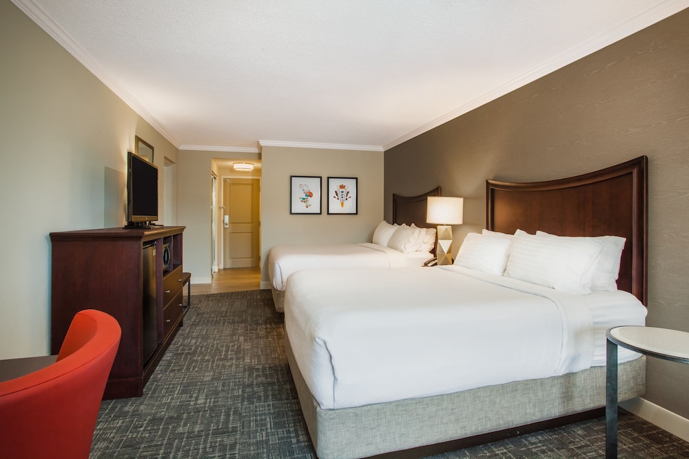 Standard Room, 2 Queen Beds - Photo 4