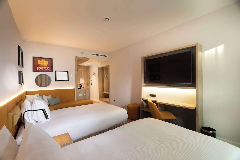 Twin Room, Multiple Beds - Photo 5