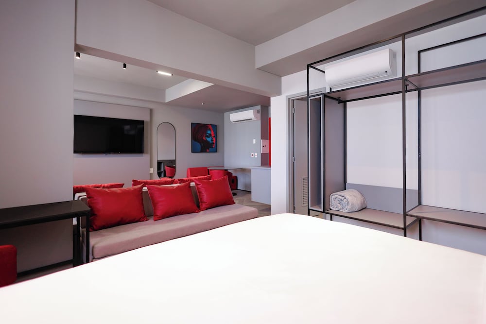 Family Studio Suite, City View thumbnail 5