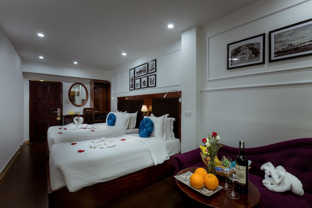 Panoramic Room