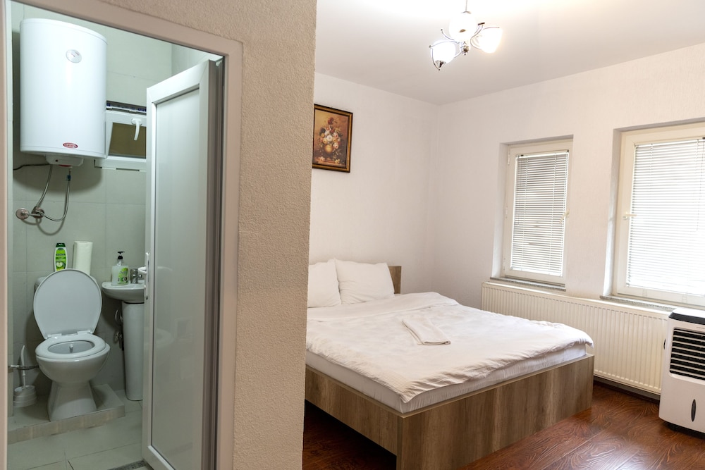 Basic Double Room photo 2