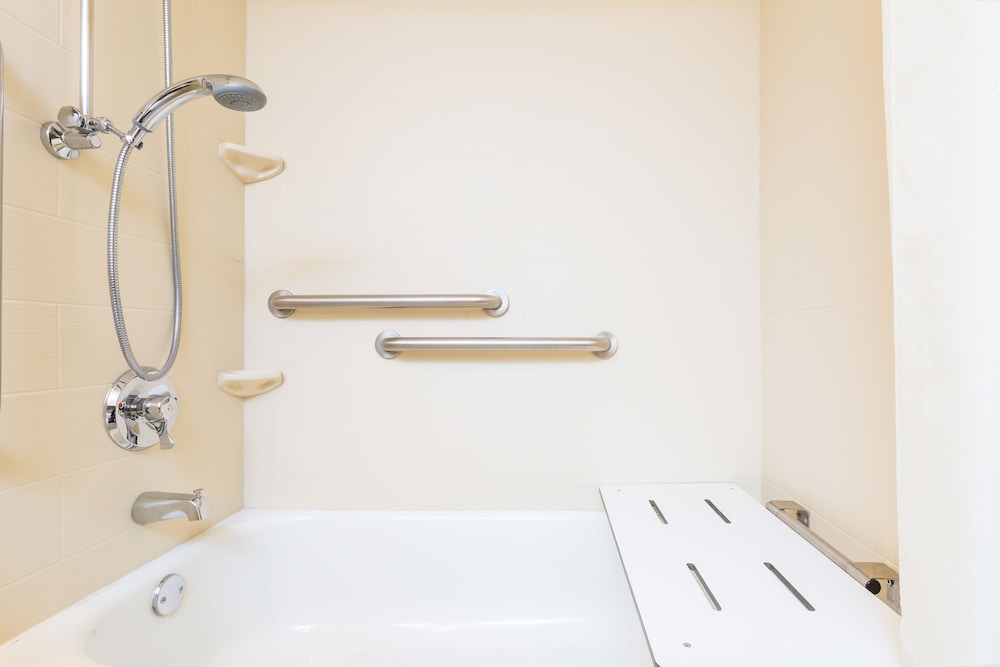 Room, 1 King Bed, Accessible, Non Smoking (Accessible Tub) - Photo 8