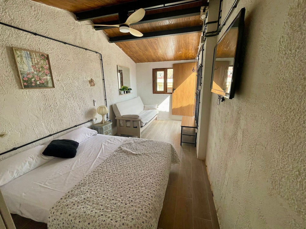 Quadruple Room, Non Smoking, Corner