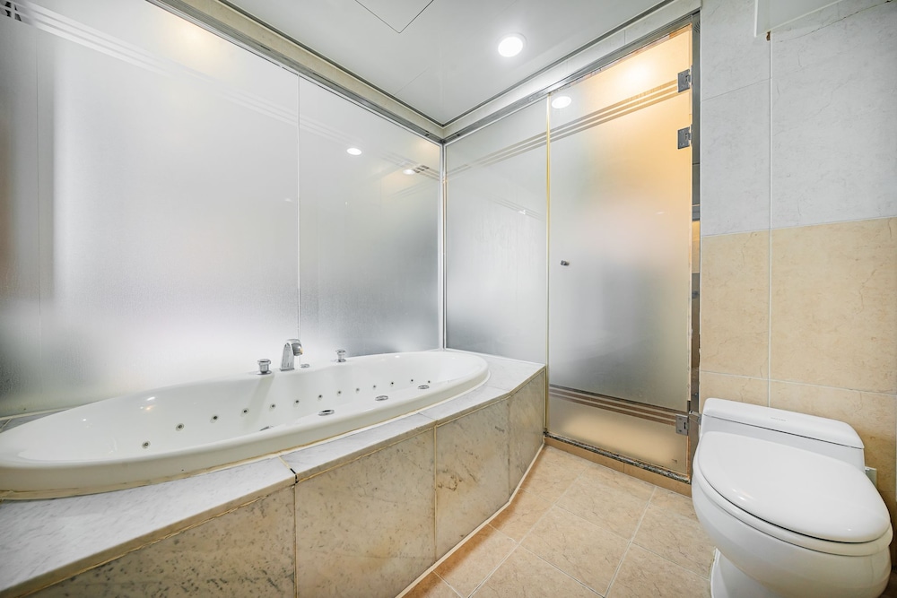 Standard Twin Room with Complimentary Airport Pick-up & Drop-off (excluding weekends and holidays) photo 3