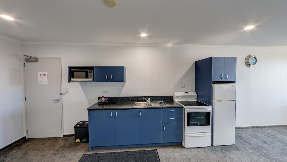 Top Floor Executive Studio with Seaview - Photo 1