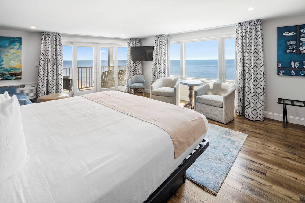 Premier Room, 1 King Bed with Sofa bed, Ocean View, Oceanfront (King) photo 1