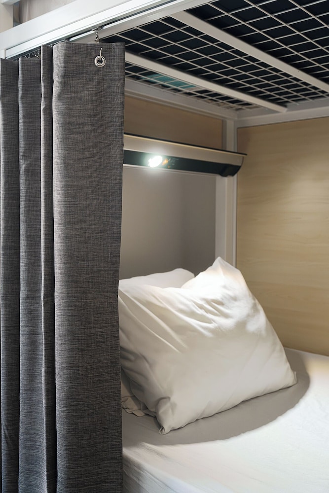 1 Single Bed in a 4 Beds Dormitory (Male Only) photo 2