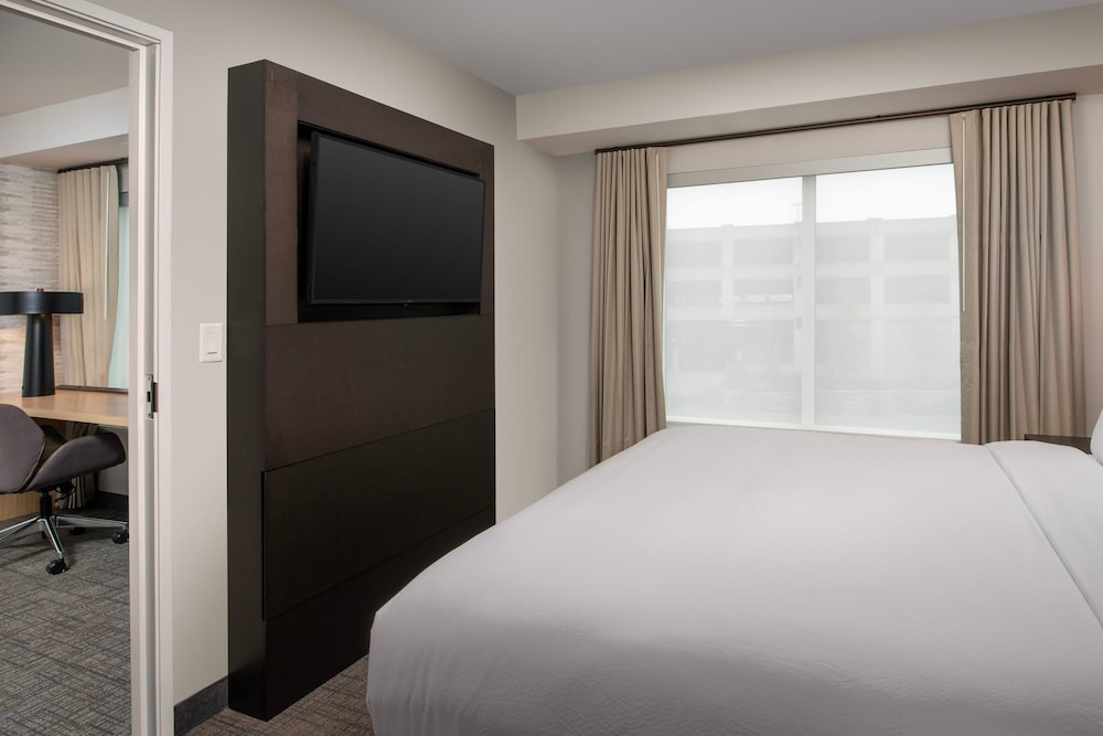 Suite, 1 Bedroom - Photo 4