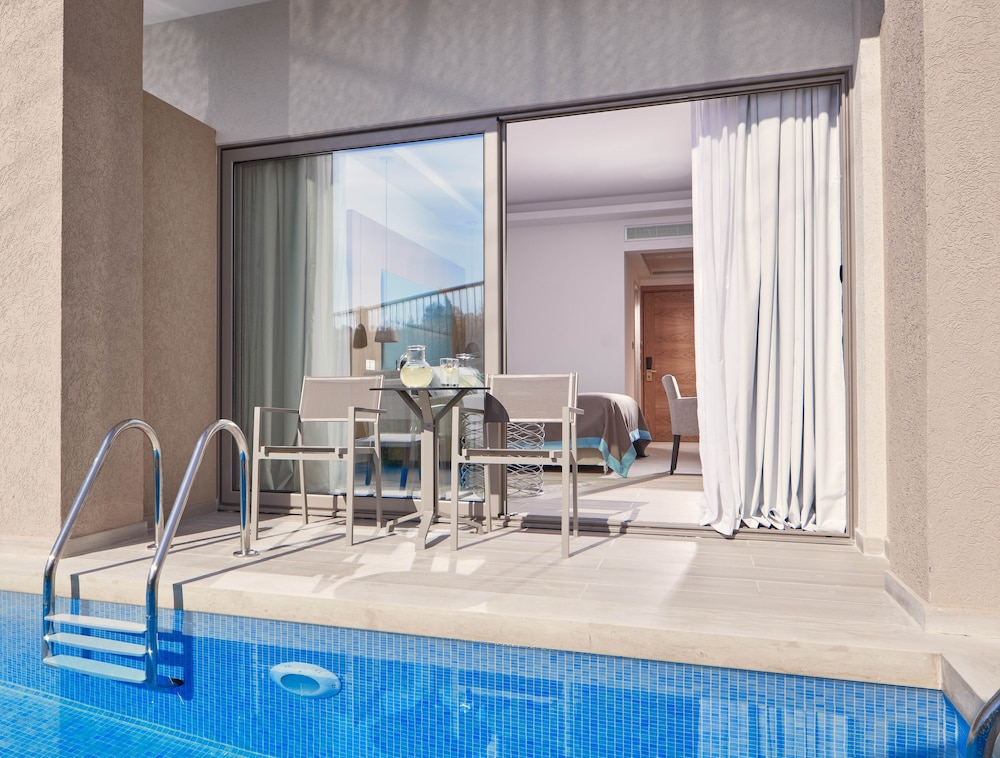 Superior Room Swim up Inland View photo 2
