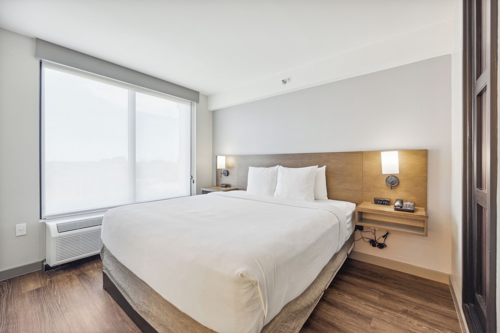 Standard Room, 1 King Bed - Photo 3