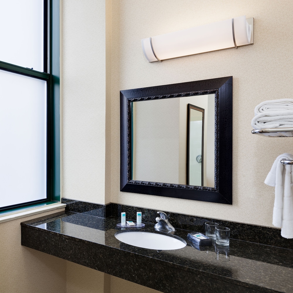 Suite, Multiple Beds - Photo 8