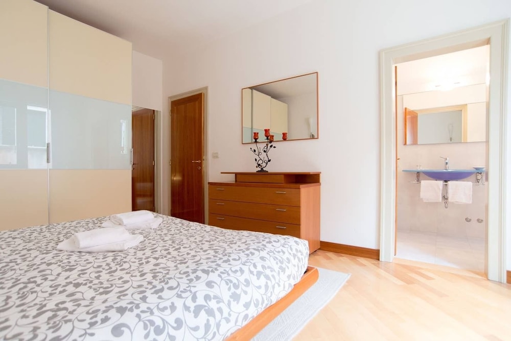 Apartment, 2 Bedrooms, 2 Bathrooms photo 2