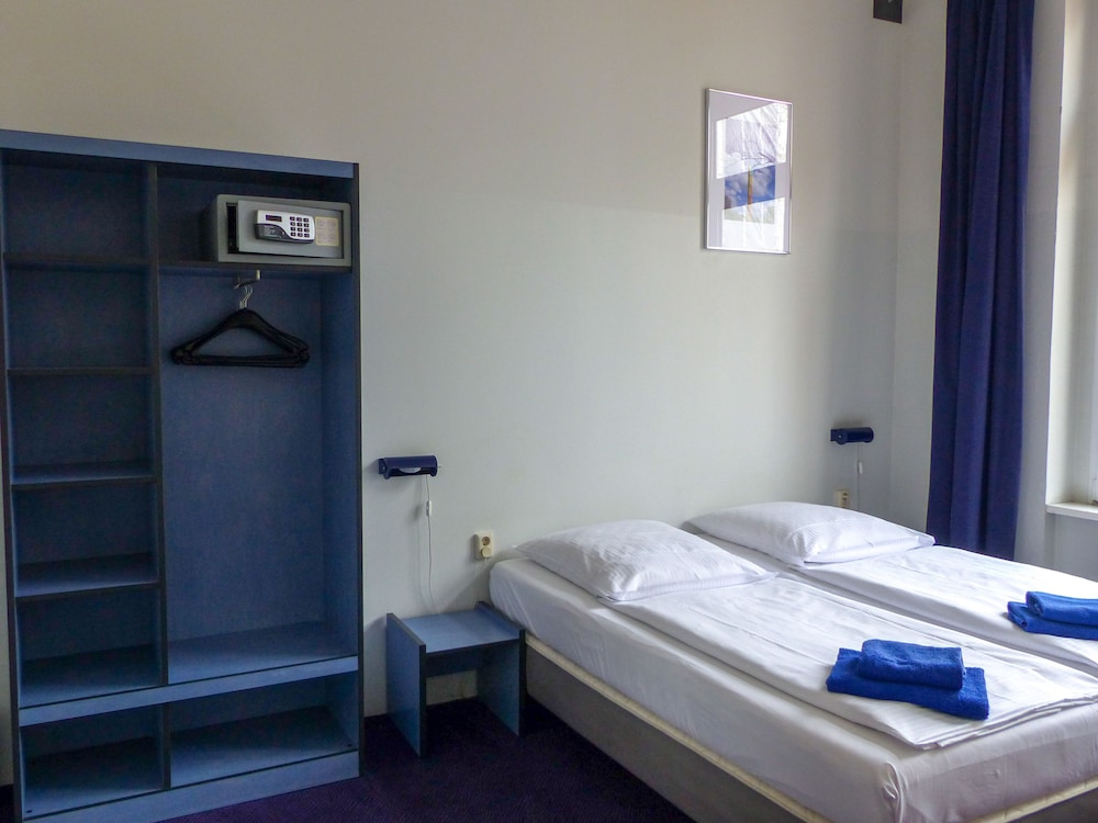 Standard Double or Twin Room photo 3