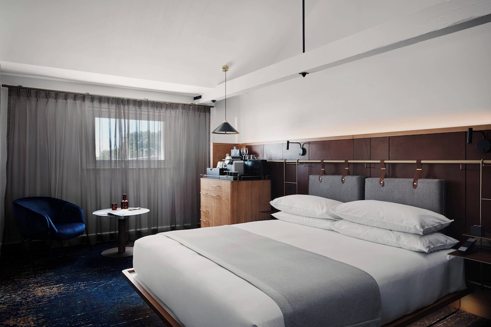 Room, 1 King Bed (View)