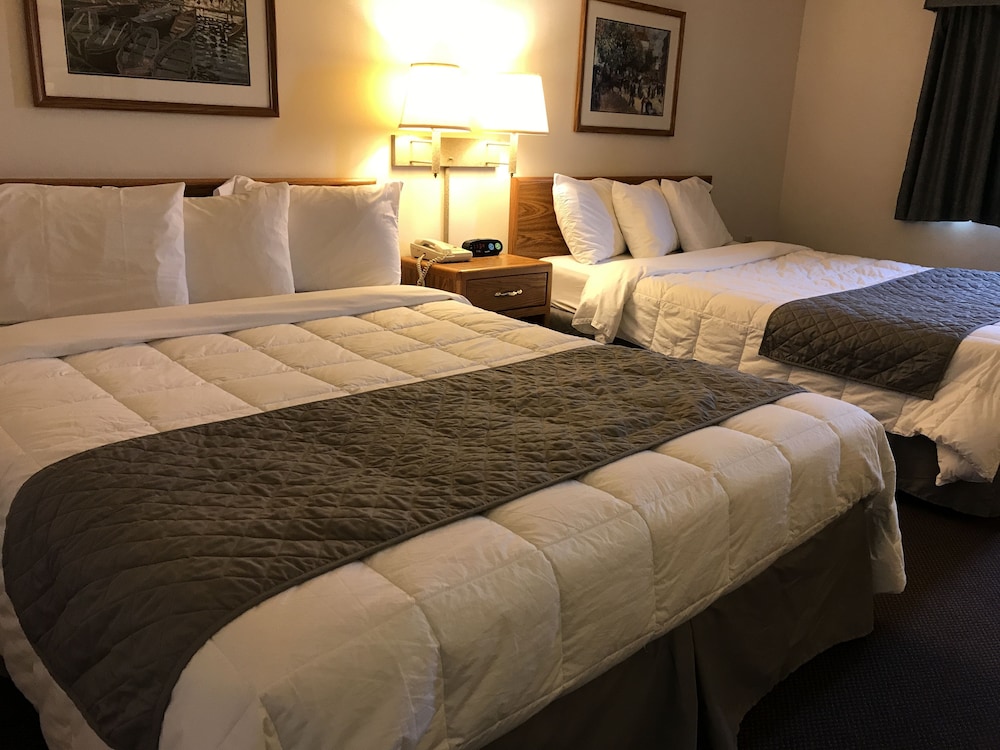 Standard Room, 2 Queen Beds, Non Smoking - Photo 1