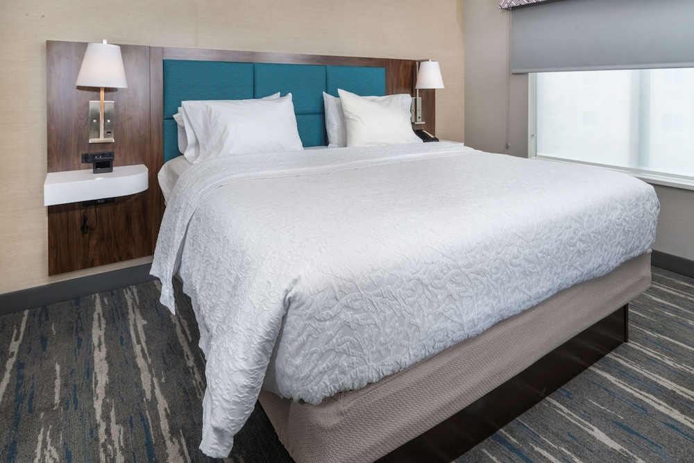 Room, 1 King Bed, Accessible (Hearing) - Photo 2