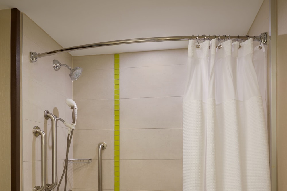 Suite, Multiple Beds thumbnail 6