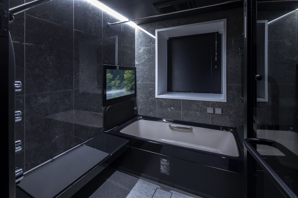 Premium Suite, Multiple Beds, Non Smoking, Hot Tub - Photo 3