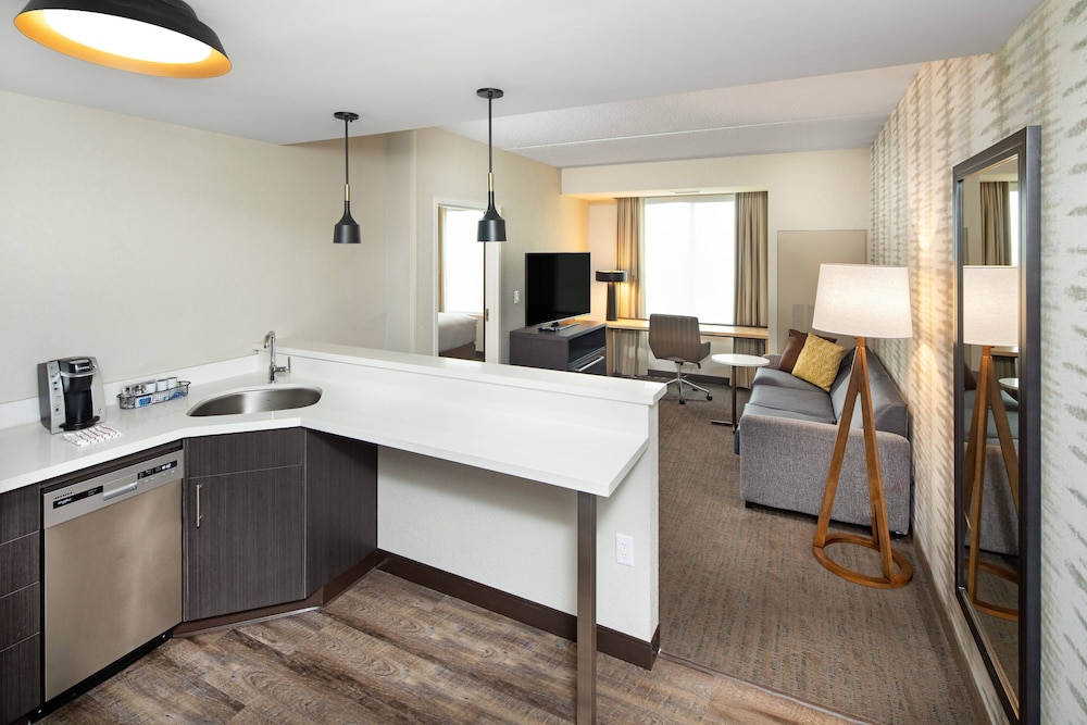Suite, 1 Bedroom - Photo 8