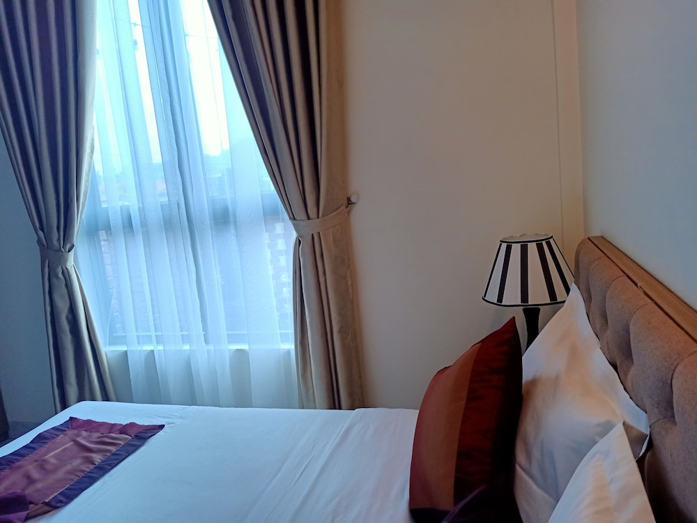 Superior Double Room, 1 King Bed, Pool View photo 1