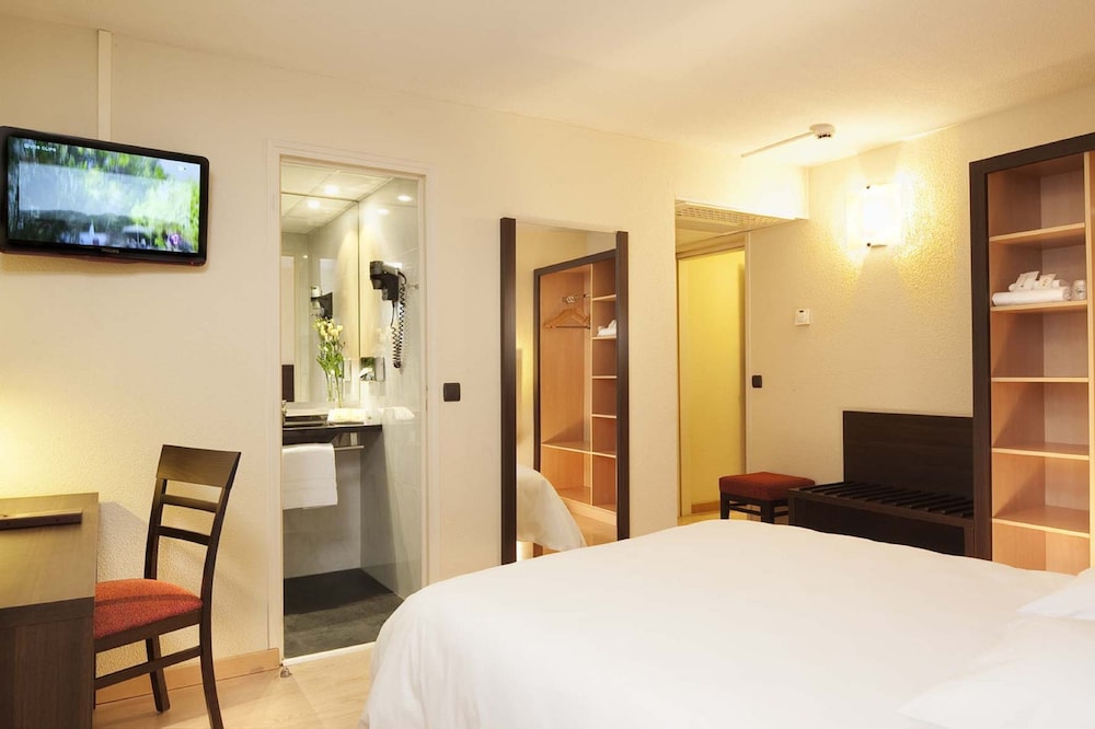 Standard Room, 1 Queen Bed - Photo 4