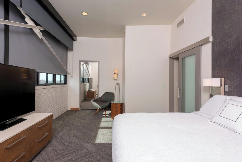 Room, 1 King Bed with Sofa bed (Mobility Accessible, Roll-In Shower) photo 3