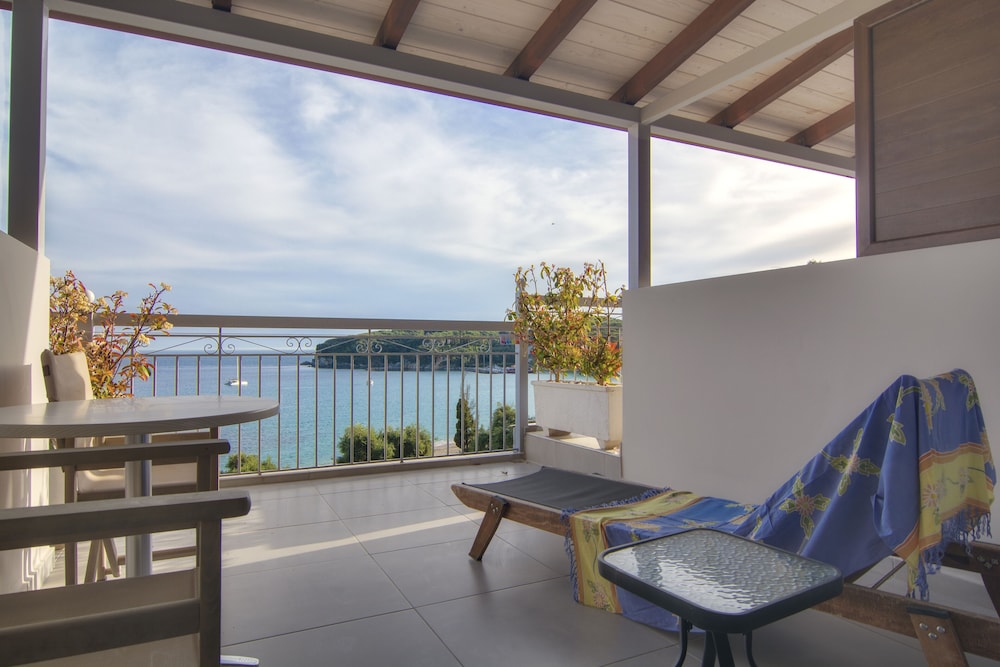 Superior Double Room with Balcony and Sea View - Photo 3