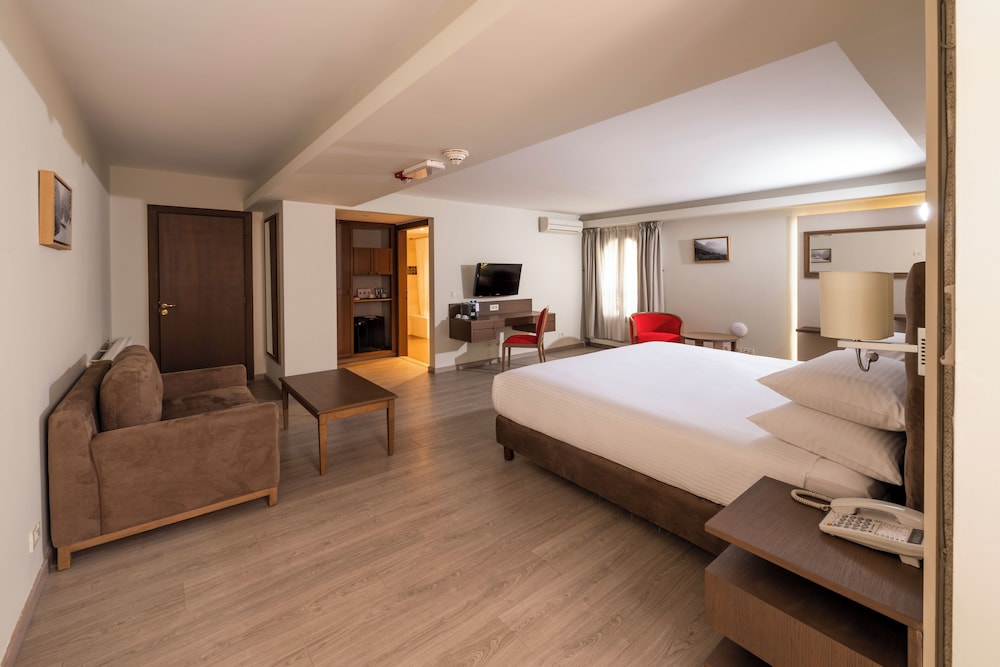 Classic Room, 1 King Bed, Accessible - Photo 1