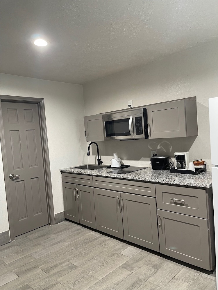 Suite, Non Smoking (2 King Beds)
