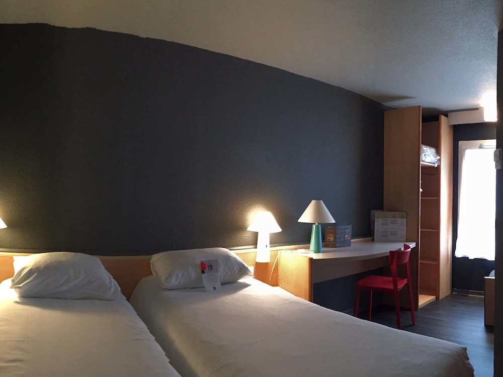 Standard Room, 2 Twin Beds - Photo 3