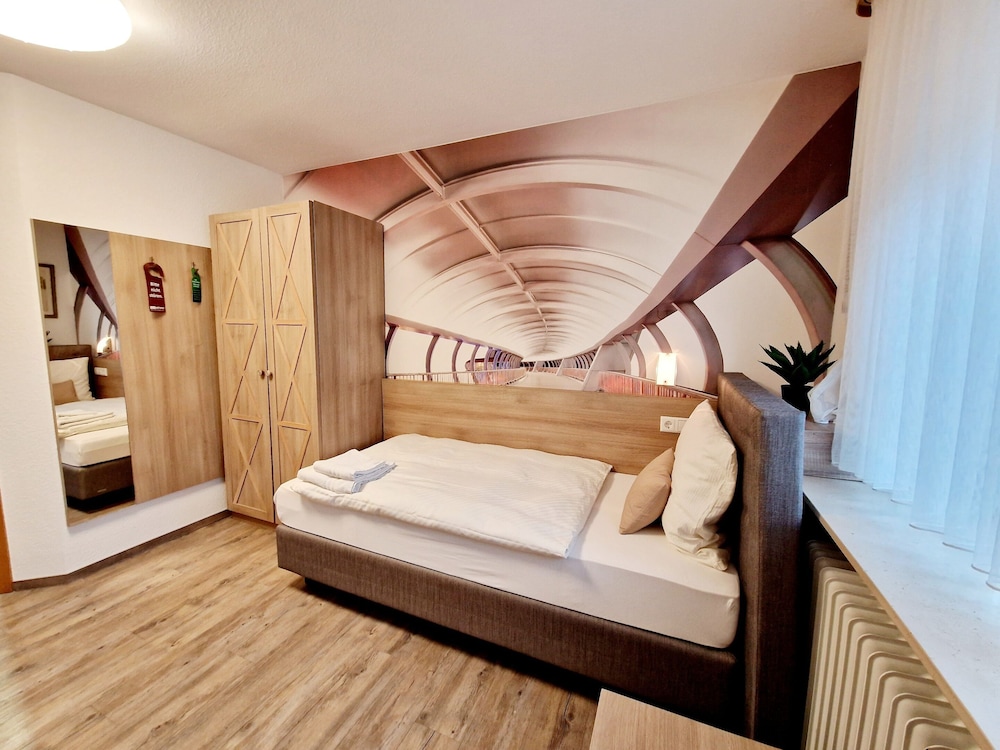 Twin Room, Private Bathroom - Photo 3