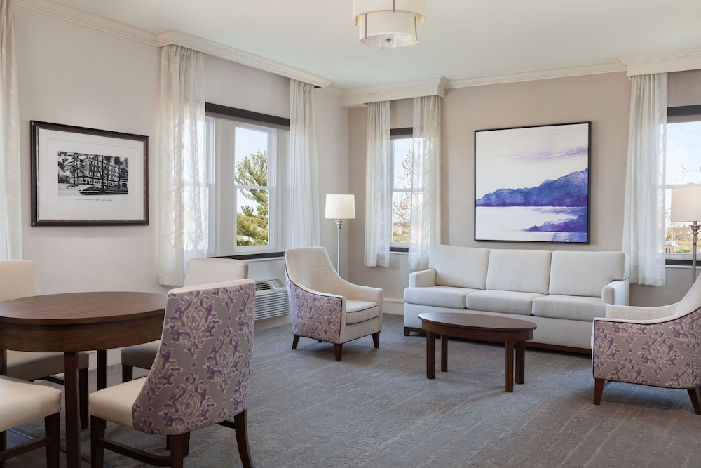 Deluxe Suite King Sofa