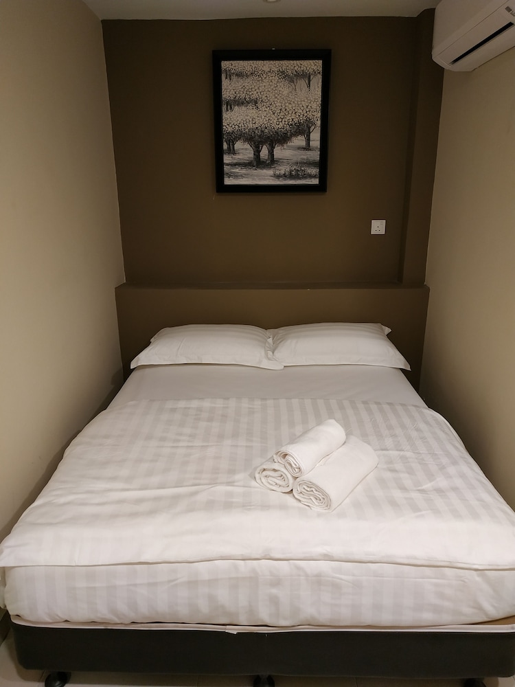 Standard Room, 1 Queen Bed - Photo 9