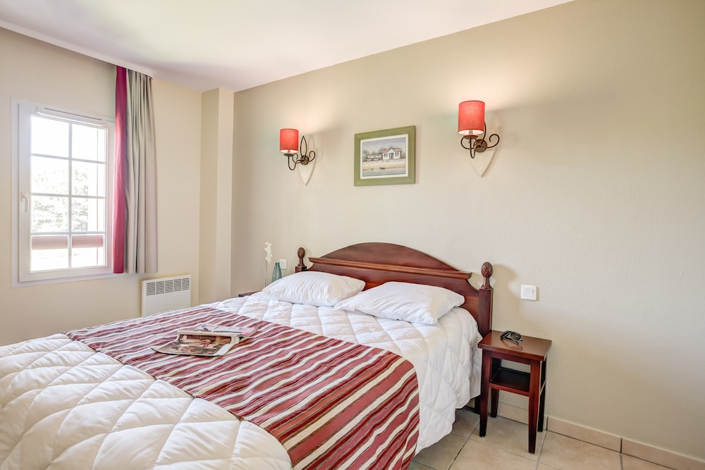 Apartment for 8 people - 2 bedrooms + 1 sleeping area - Terrace or balcony - Renovated photo 2