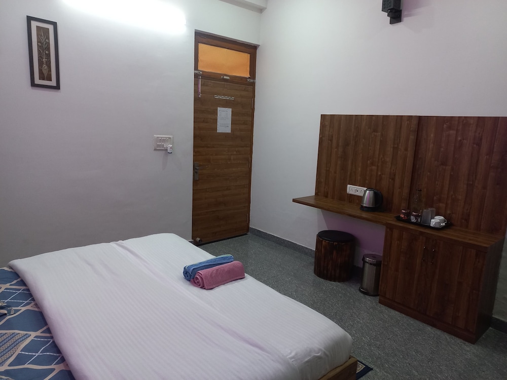 Deluxe Room - Photo 3