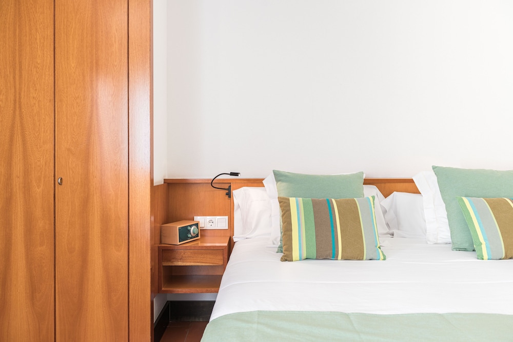 Standard Double Room - Photo 8