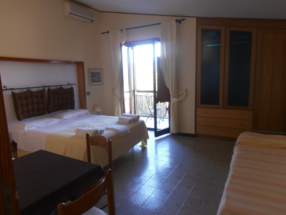 Quadruple Room, Terrace