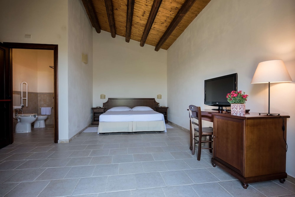 Standard Room, 1 Queen Bed, Non Smoking (Converts to 2 Twin Beds) photo 1