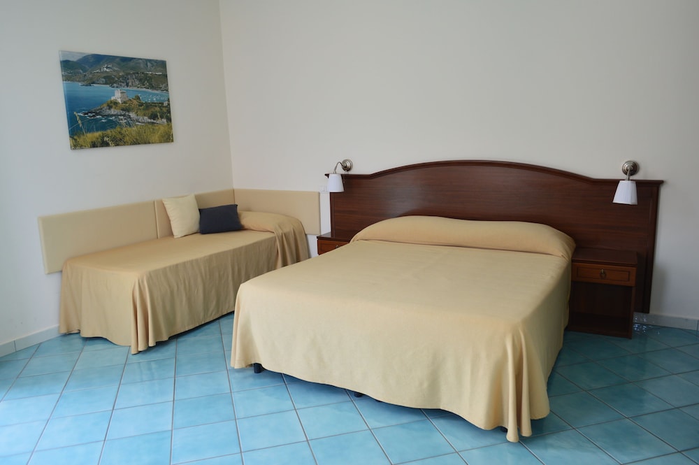 Deluxe Triple Room photo 1