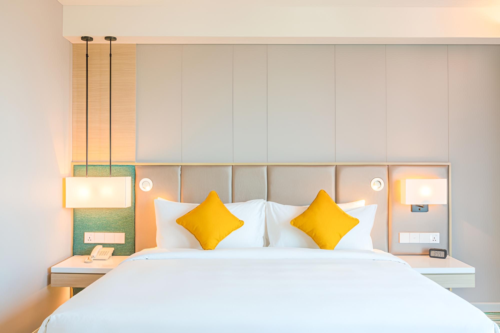 Superior King Room with City View - Photo 3