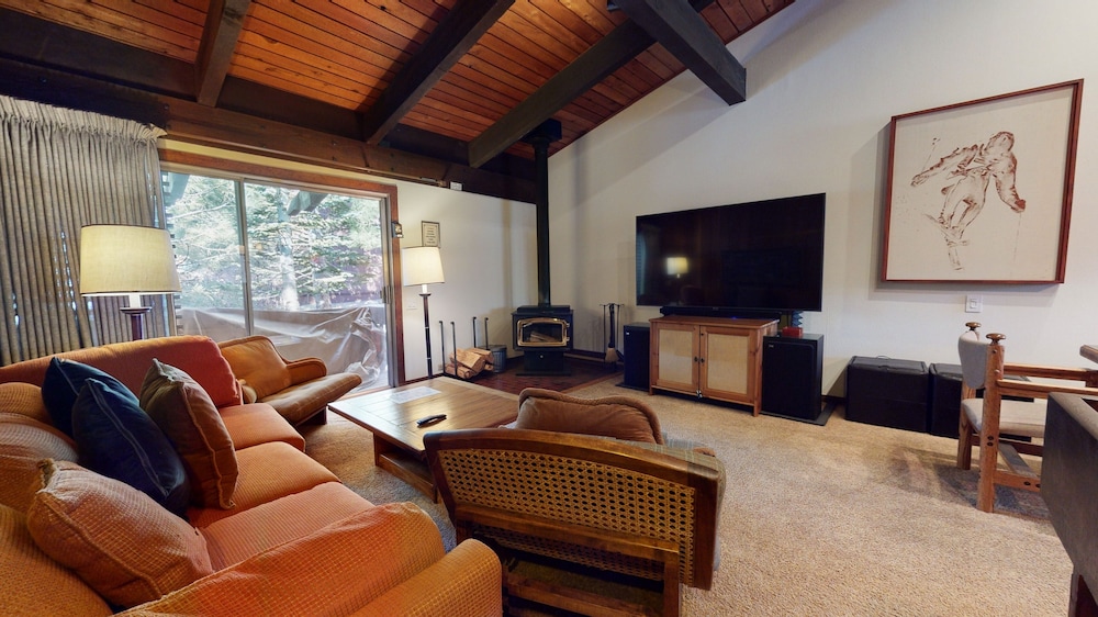 Condo, 2 Bedrooms