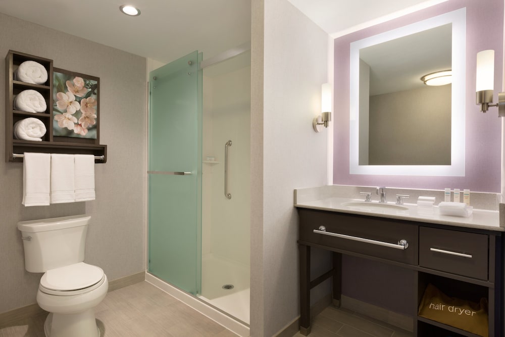 Suite, 1 Queen Bed, Non Smoking thumbnail 5