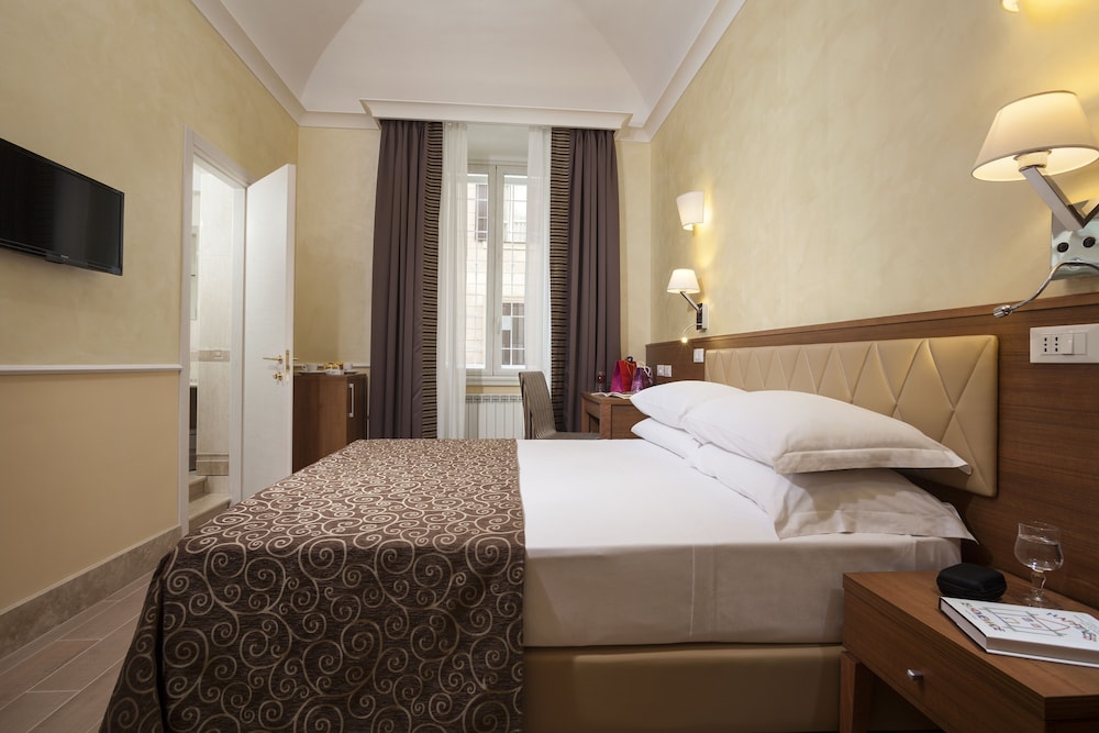 City Double or Twin Room, Annex Building (Via Carlo Cattaneo, 26) photo 2