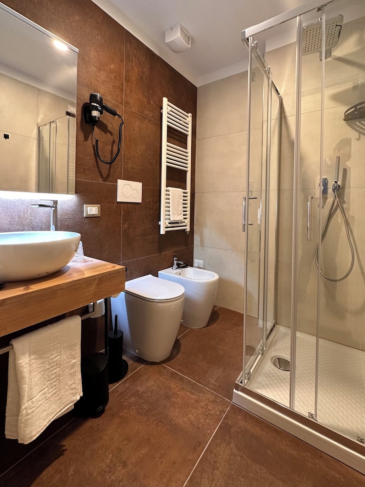 Romantic Double or Twin Room, Lagoon View photo 2
