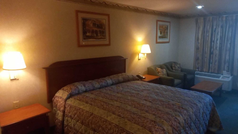 Basic Double Room, Multiple Beds, Smoking