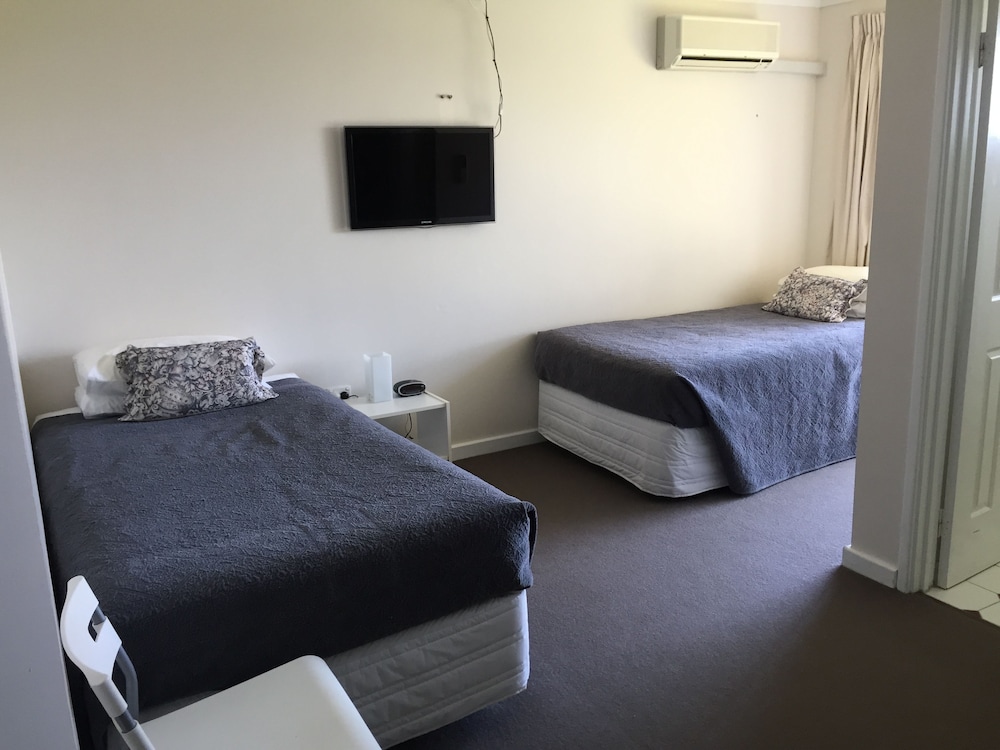 Standard Twin Room photo 2