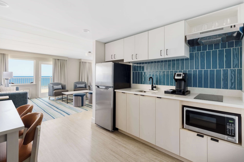 Studio Suite, 1 King Bed, Oceanfront