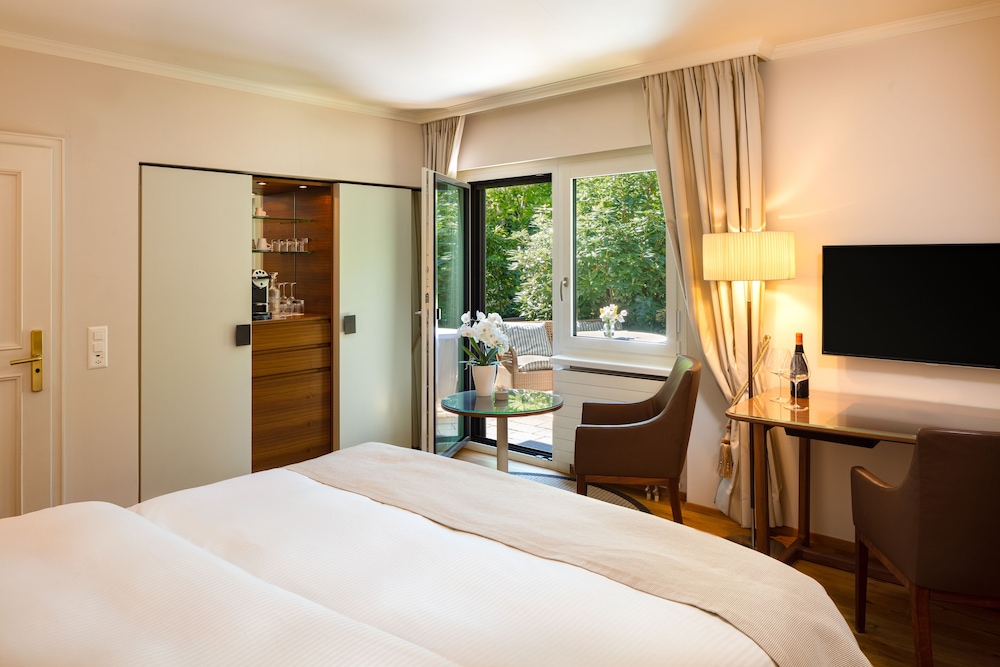 Deluxe Double or Twin Room, Non Smoking, Bathtub photo 3